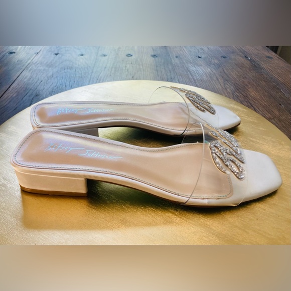 Betsey Johnson “Bride” Slip-ons. Size 9.5. Pre-owned. Excellent & Beautiful - Picture 3 of 8